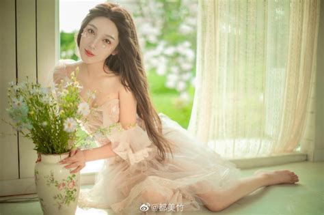 Hot Girl Khi N L D Ch Phong Ng Di C Ph M Ng Ng A Ng I Nh Tr Ng Khua Chi Ng K Tr M