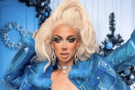 Papà viaggia per 500 km per vedere il primo show drag di suo figlio Sei il mio eroe Gay it