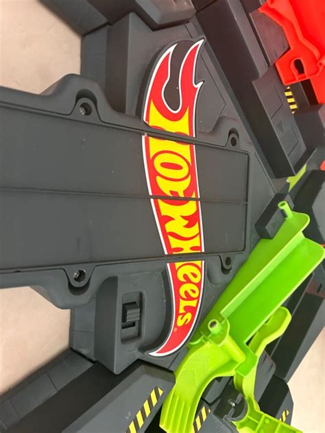 Hot Wheels Colossal Crash Track Hobbies Toys Toys Games On Carousell