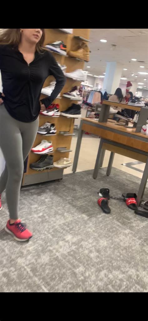 Tight Babe Shopping With Mom Spandex Leggings Yoga Pants Forum