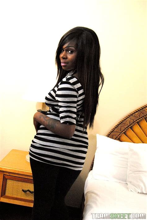 Horny Black Chick Tatiyana Foxx Serves A Big Throbbing White Dick Photos