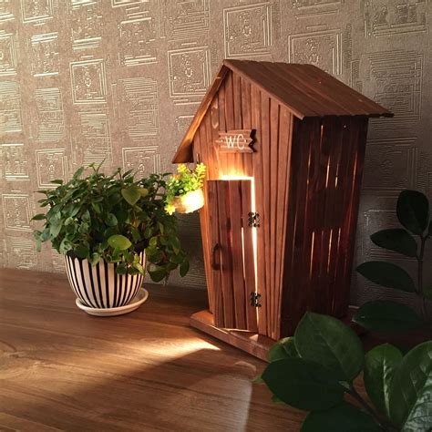 Деревянный светильник. Лампа из дерева. Ночник. Домик в деревне в ...