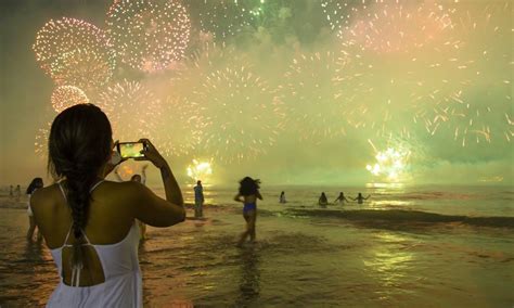 Cidade Se Une Na Hora Da Virada Na Praia De Copacabana Veja Imagens Da