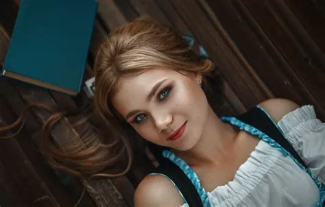 Обои dress model women blonde books looking at viewer на телефон и рабочий стол раздел