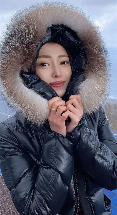 Pin By Massan On クイック保存 Puffer Jacket Women Fur Hood Jacket Winter Jackets Women