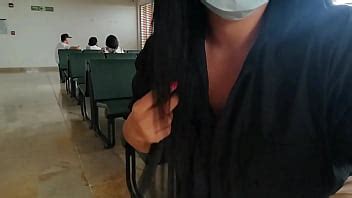 Desconocida se graba sacandose CHORROS en baño publico XVIDEOS