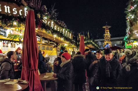 Plenty of food stalls at the Dresden Striezelmarkt