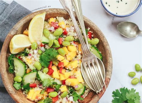 Ensalada de quinoa con mango y edamame Nutrición Esencial