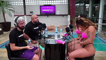 Didi e Leleco tirando a saia das novinha e deixando elas peladinha Irmãs Sumpani XVIDEOS