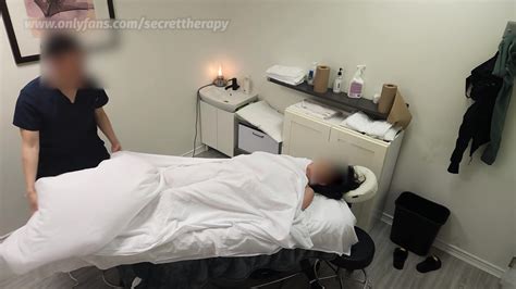 Kendal Une Milf Chaude S est Laissée Séduire Pour Baiser Sa Massothérapeute