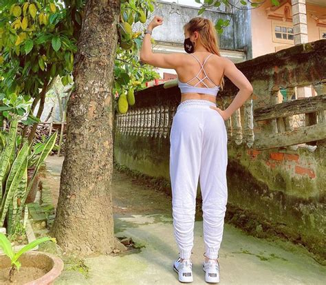 Hot Girl Qu N T T Nghi N Khoe Body Tuy T Ph M V I N I Y M Ng Nh M N S Ng Ng I P Vi T