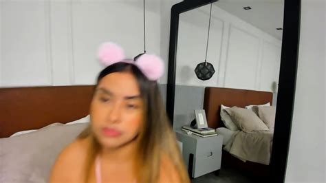 Dazzling Brunette An Eyeful Chilling Webcam Show