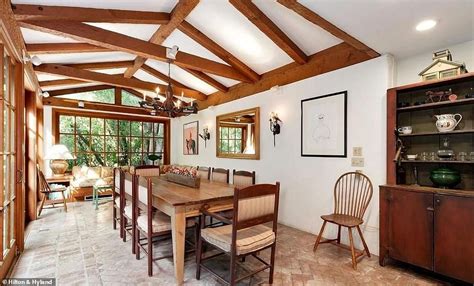 Flea baixista do Red Hot compra terceira casa por R milhões fotos Quem Casa dos