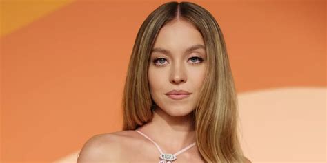 Sydney Sweeney Wore A String Bikini In New Pool Photos Amid Jonathan Davino Breakup Rumors