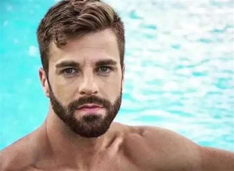 Finalmente el ex actor porno gay gana las elecciones a la alcaldía de España lgcba