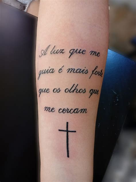 Tatuagem Masculina No Bra O Frases Pode Ser Uma Homenagem Para Uma