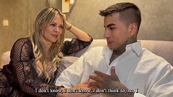 La Milf Rubia Monique Fuentes Se Folla A Un Misionero Que Llega A Su Casa A Predicar La Palabra