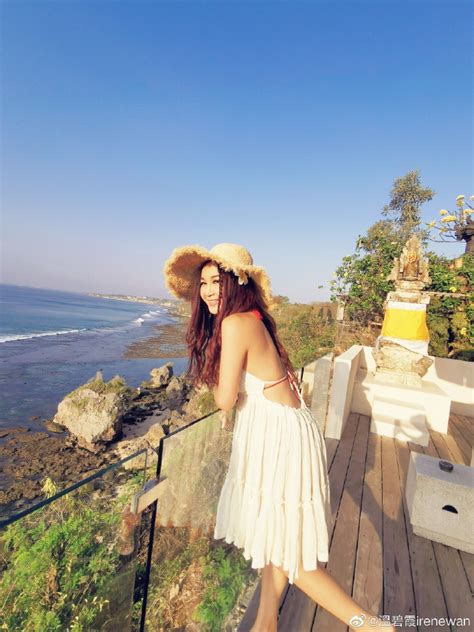 Bom sex Ôn Bích Hà khoe thân hình gợi cảm cùng làn da bánh mật tuổi