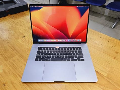 Macbook Pro 16 2019 Silver i9 / 32GB / 512GB / Radeon Pro 5500M 4GB ...