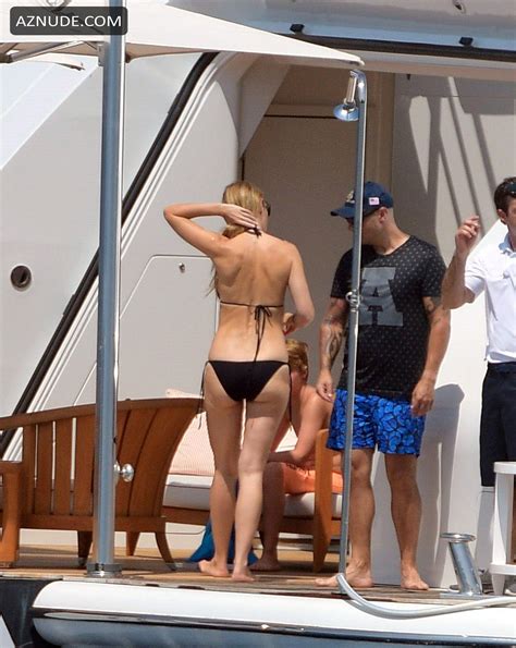 Gwyneth Paltrow Sexy In A Tiny Black Bikini On A Vacation In Saint