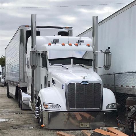 Pin by Bryan on Trucks and buses | Diesel trucks, Trucks, Peterbilt trucks