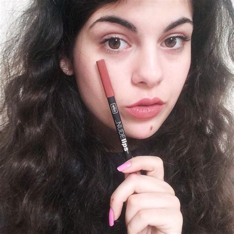 Kosti Wibo Nude Lips