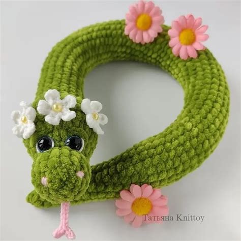 Плюшевая змея крючком: мастер-класс | Амигуруми