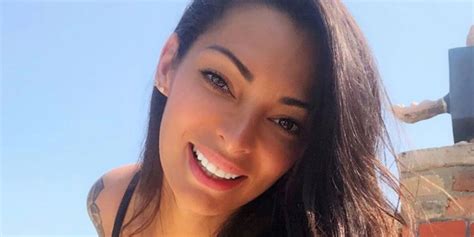 PHOTO Emilie Nef Naf en bikini elle fait une déclaration qui en dit long sur sa vie amoureuse