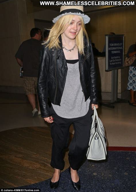 Lax Airport Dakota Fanning High Resolution Babe Beautiful Celebrity Lax Airport Posing Hot