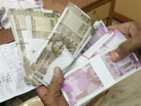 Fake Currency Notes Worth Rs 152 Lakh Seized In Gujarat Indsamachar