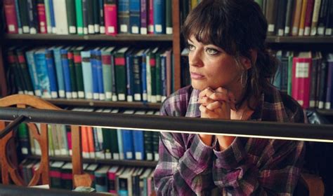 Sex Education saison photos d Emma Mackey en Amérique