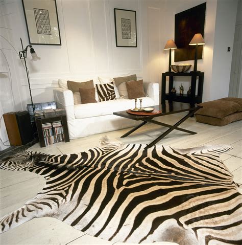 Ковер Зебра в интерьере - 73 фото