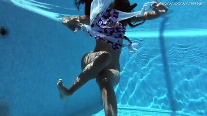 Andreina De Luxe Swims Naked And Beautiful In The Pool