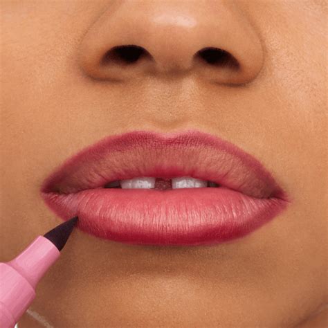 Köp essence Line n Stain Tattoo Lip Liner 01 Everyone s Nude Pink 2 5 ml på MEDS se