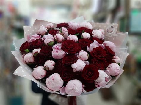 Букет «Пионы с розой» | Доставка круглосуточно | flower25.ru