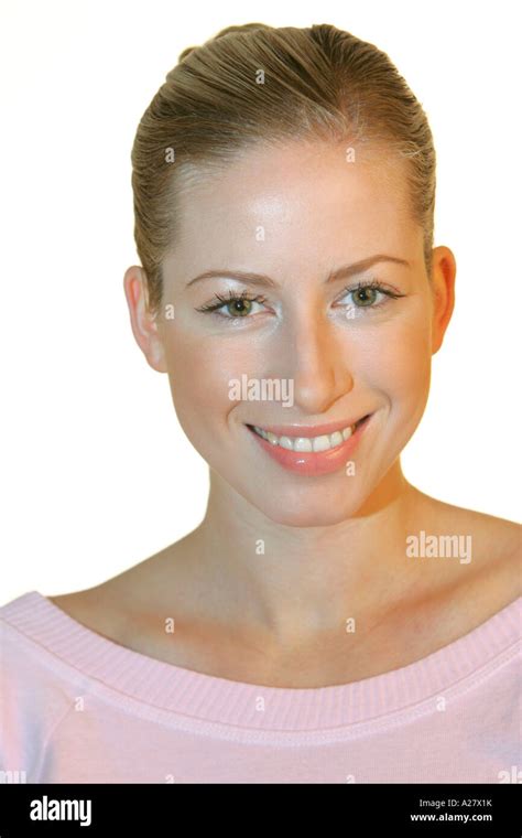 Sympathische Junge Frau Portrait Of Blonde Beauty Woman Stock Photo Alamy