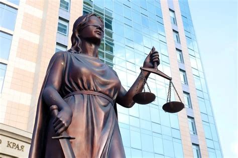 Суд заочно арестовал адвоката Pussy Riot Захватова за содействие терроризму KP RU