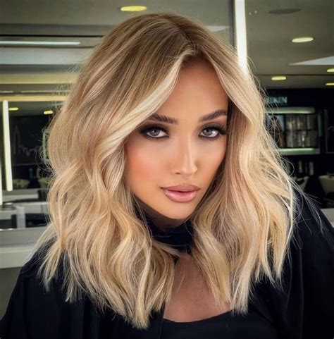Honey Blonde Hair Ideas To Revamp Your Style Hair Adviser Honey Blonde Hair Honey Blonde