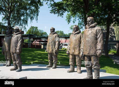 Explorers Hi Res Stock Photography And Images Alamy