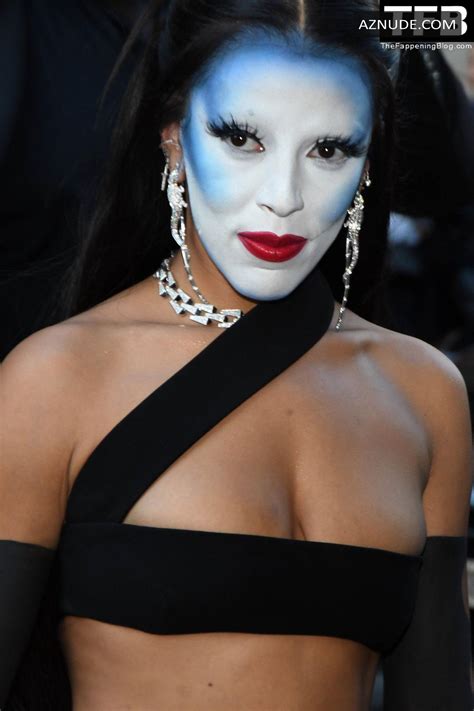 Doja Cat Sexy Seen Showcasing Her Hot Tits At The Monot Womenswear Show In Paris AZNude