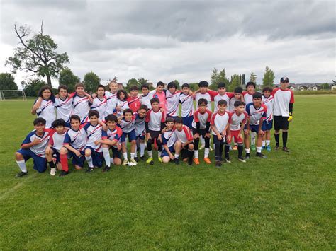 Encuentro amistoso de fútbol con el Colegio Saint Thomas Lycée Claude Gay OSORNO Colegio