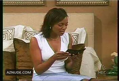 AISHA TYLER Nude AZNude