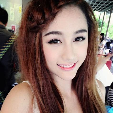 Nụ cười xinh như thiên thần của các hot girl Việt