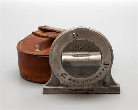 Купить прибор «Квадрант КМ-1», СССР, 1930-40 годы, оригинальный футляр.