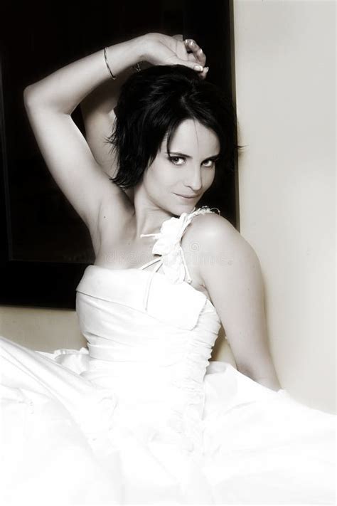 Mari E De Brunette Photo Stock Image Du Espi Gle Mod Le