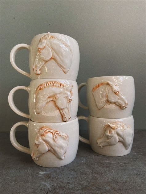 Кружка керамическая с барельефом маленькая