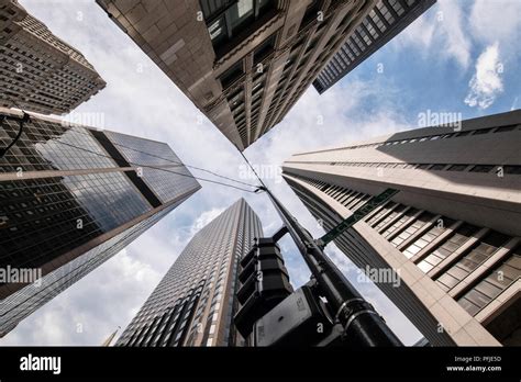 Frog´s Perspective Skyscrapers In Downtown Chicago Stock Photo Alamy