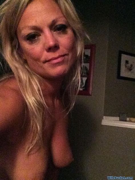 MILF Slut Submitted Nude Selfies And Also Blowjobs