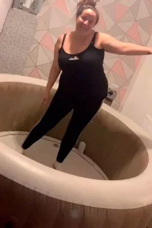 Pregnant Woman Gives Birth In Her Mum S Hot Tub And Says It Was Dream Birth Pressway