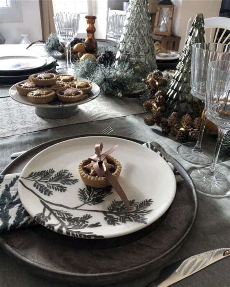 25 Elegant Christmas Table Decorating Ideas For A Festive Holiday